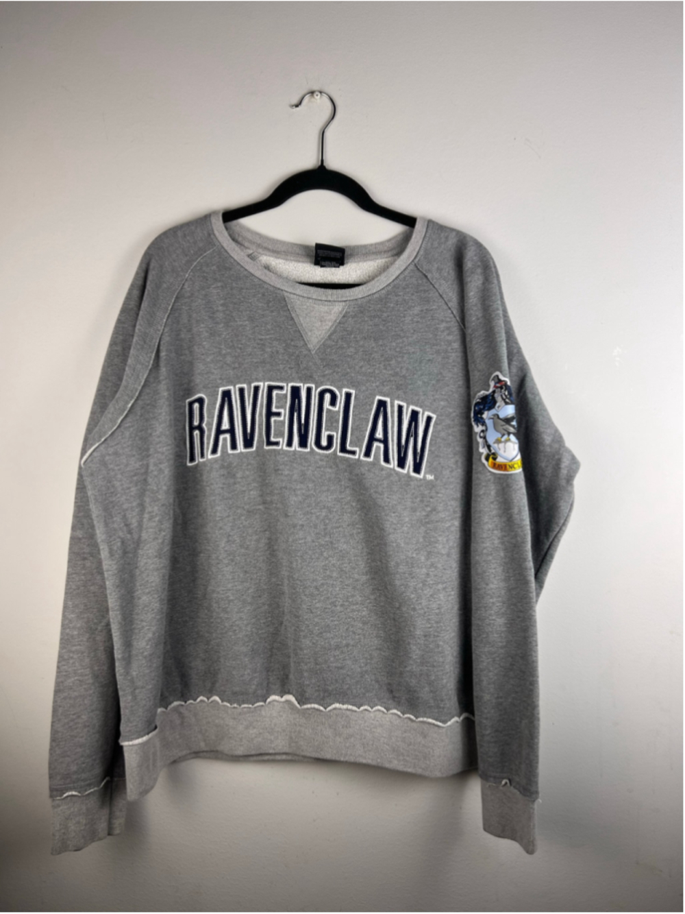 Harry Potter Ravenclaw Sweatshirt XL Universal Studios Gray Spellout Crewneck